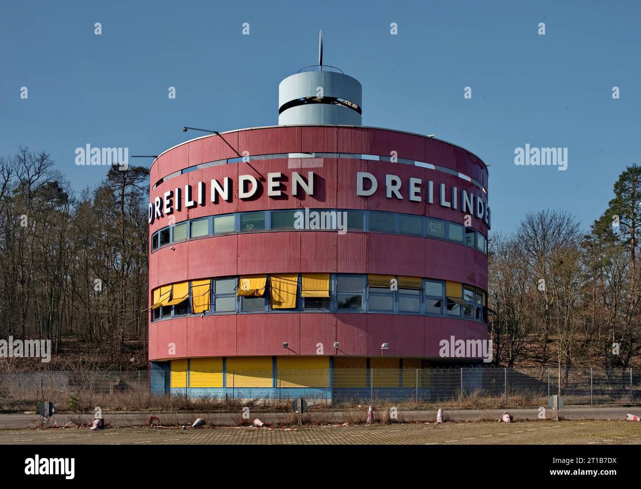 Ex area di servizio attualmente inutilizzata presso l'ex checkpoint di Dreilinden, distretto di Steglitz-Zehlendorf, Berlino, Germania Foto Stock