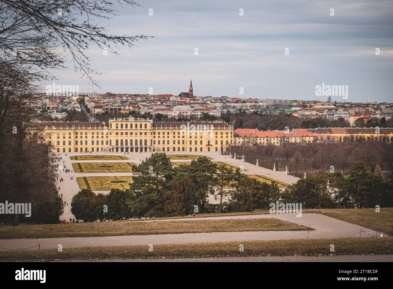 Il Palazzo Schonbrunn di Vienna, Austria, con la sua grandiosità e il suo significato storico Foto Stock