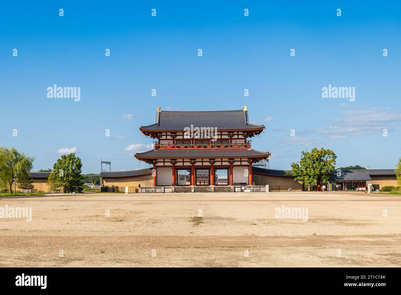 La porta di Suzaku dell'Heijo Kyo, sito dell'UNESCO a Nara, Giappone. Traduzione: La porta di Suzaku Foto Stock