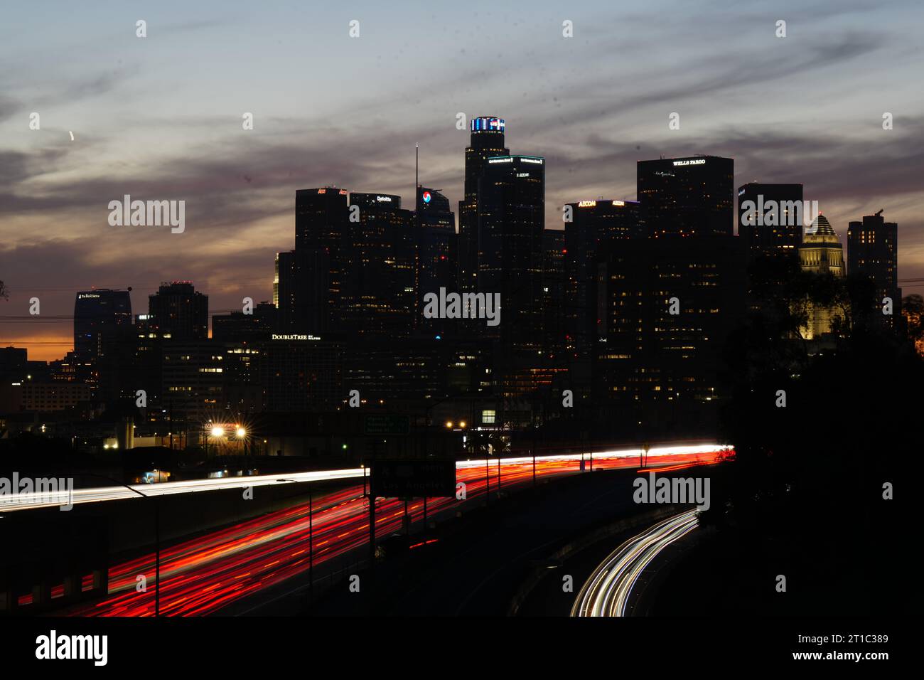 Lo skyline del centro di Los Angeles, giovedì 12 ottobre 2023. Foto Stock