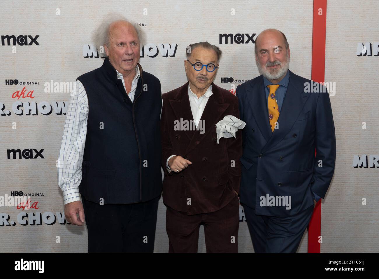 New York, Stati Uniti. 12 ottobre 2023. Graydon Carter, Michael M Chow e Nick Hooker frequentano l'alias MR. CHOW Film Premiere al Museum of Modern Art di New York City. Credito: SOPA Images Limited/Alamy Live News Foto Stock