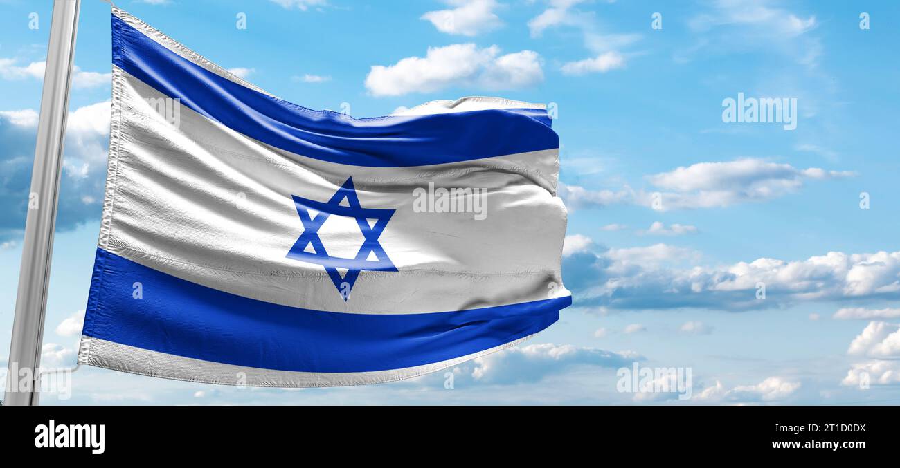 La bandiera nazionale dello Stato di Israele attacco di Hamas: Israele pesa l'invasione terrestre sulla Striscia di Gaza in una strategia rischiosa Foto Stock