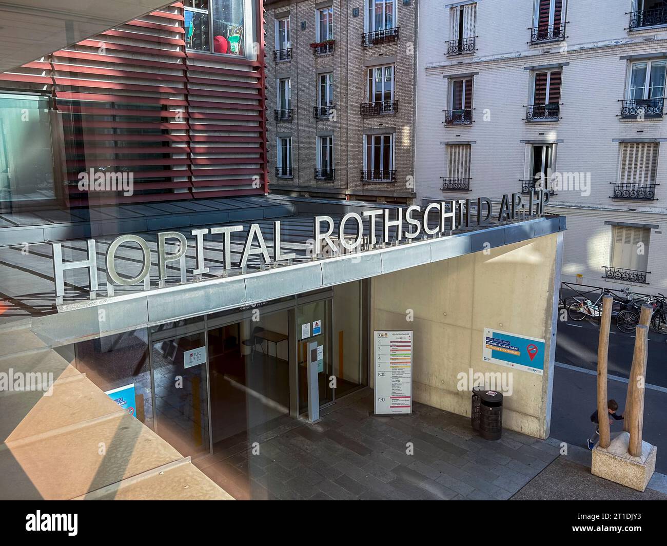 Parigi, Francia, Vista dalla finestra, insegna, ospedale pubblico francese, Hopital Rothschild, edificio, dodicesimo distretto Foto Stock