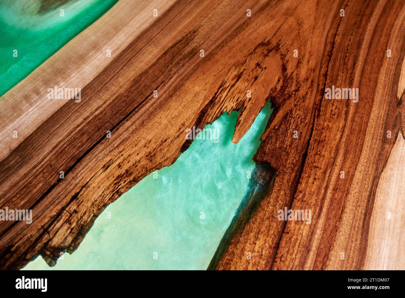 Consistenza di un tavolo in legno con primo piano in resina epossidica Foto Stock