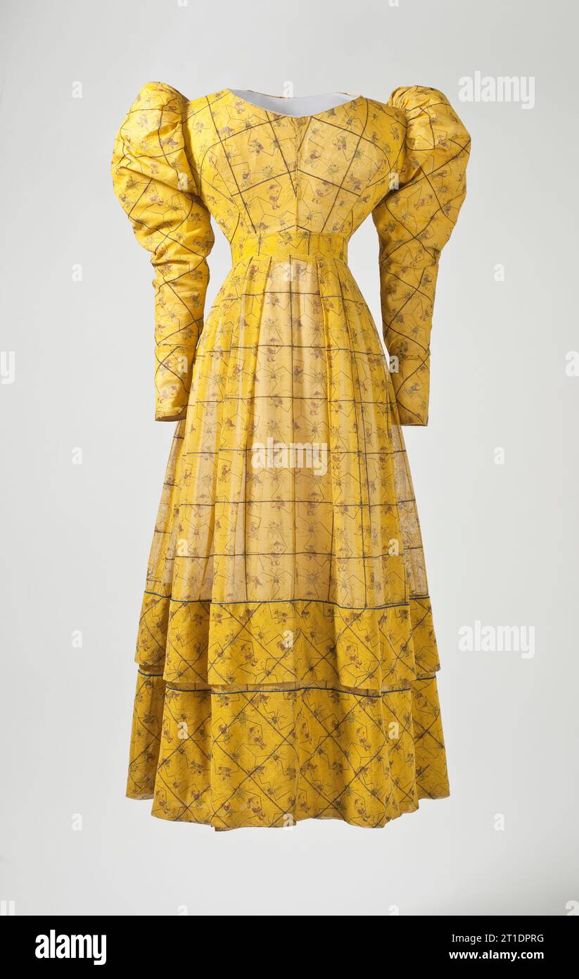 Abito donna in seta e cotone giallo#x2019;, Europa, c.1827. Foto Stock