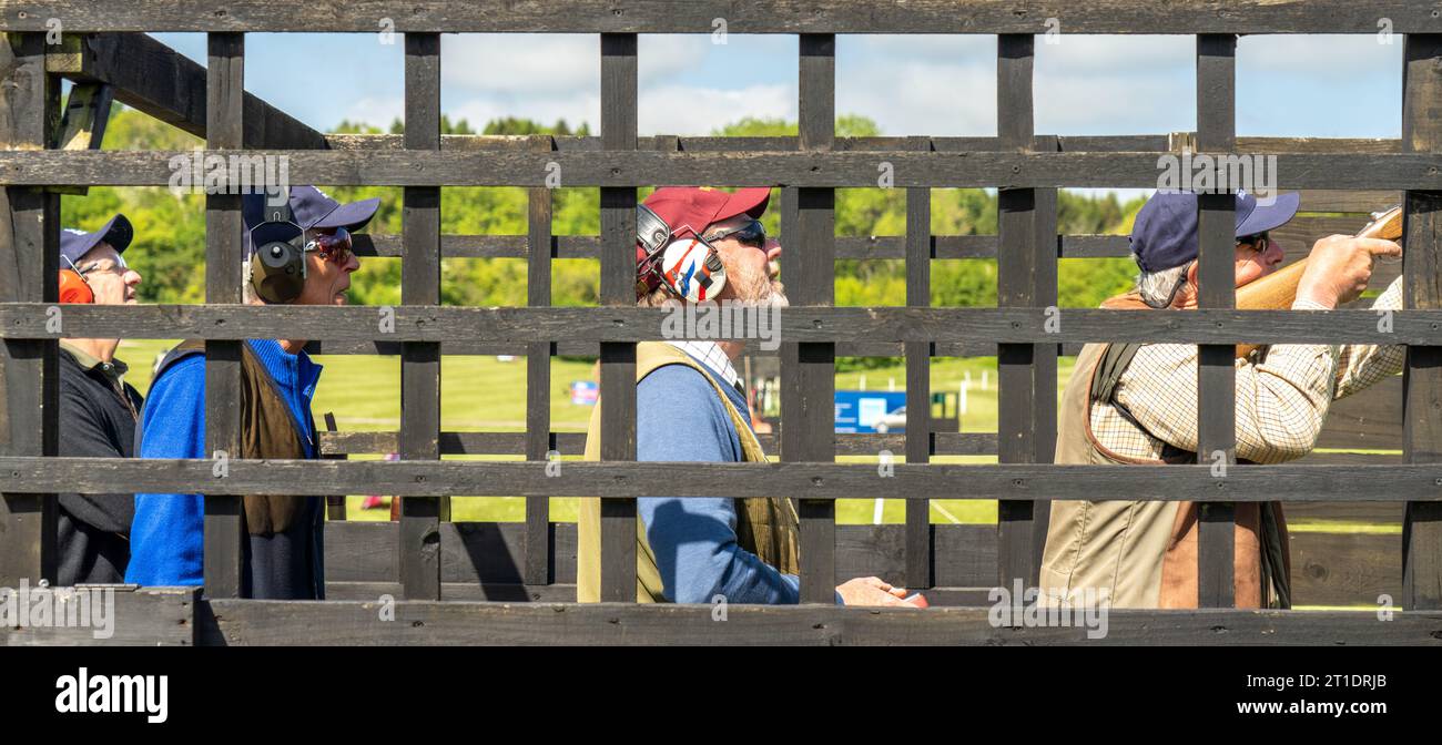 Tiro al piattello alla Royal Berkshire Shooting School. Data foto: Mercoledì 24 maggio 2023. Foto: Richard Gray/Alamy Foto Stock