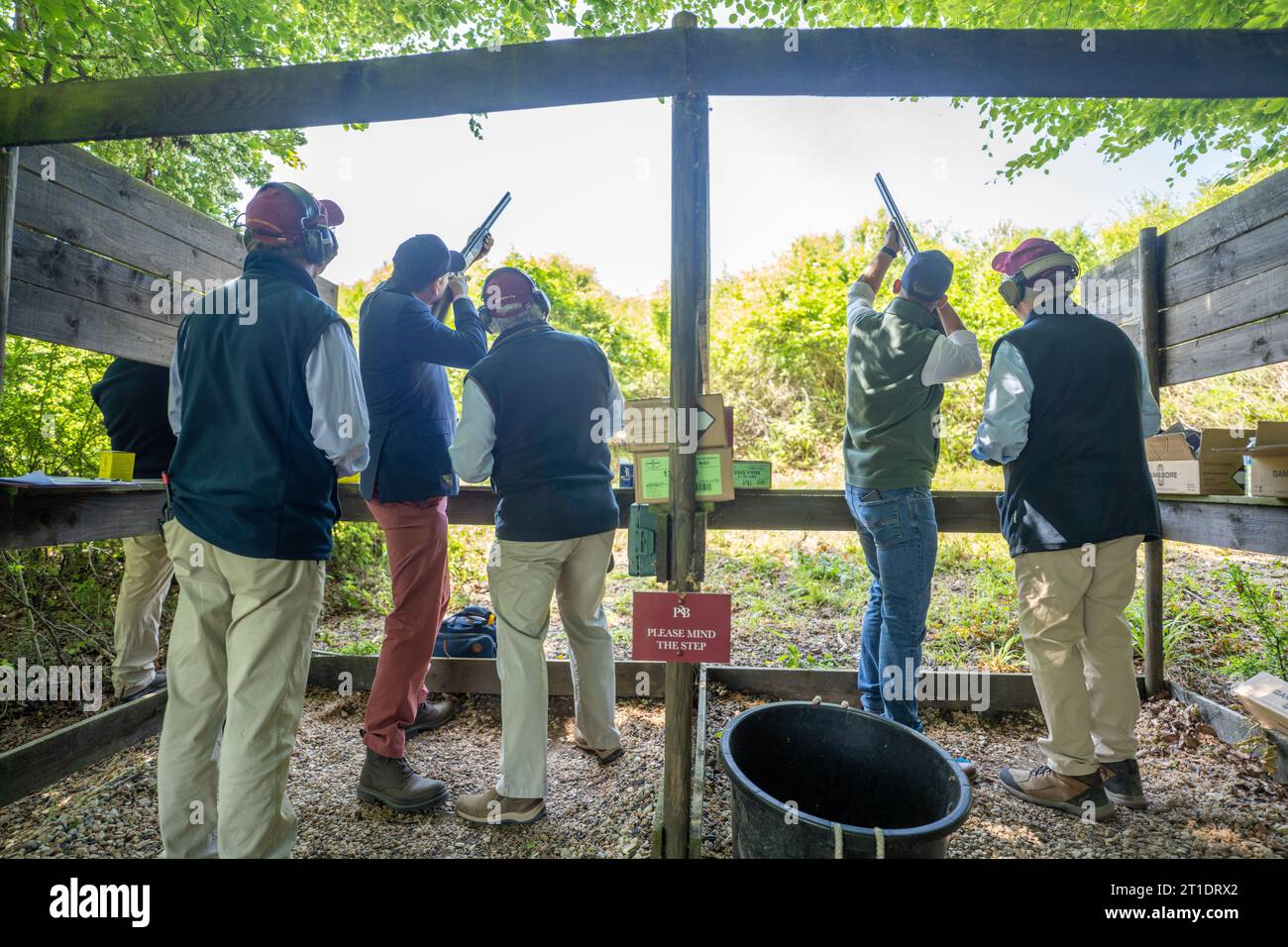 Tiro al piattello alla Royal Berkshire Shooting School. Data foto: Mercoledì 24 maggio 2023. Foto: Richard Gray/Alamy Foto Stock