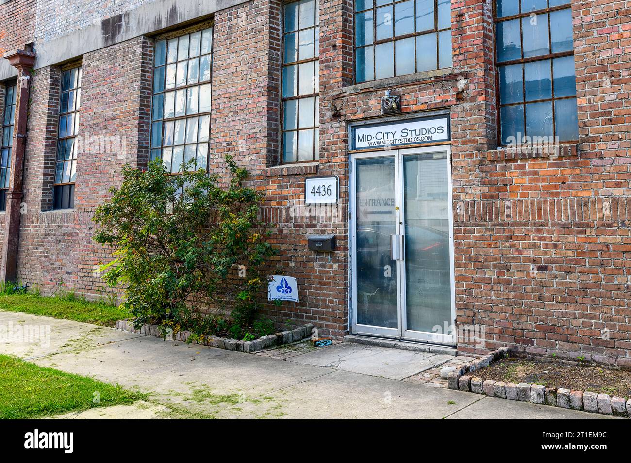 NEW ORLEANS, LOUISIANA, USA - 16 SETTEMBRE 2023: Di fronte ai Mid-City Art Studios in Toulouse Street Foto Stock