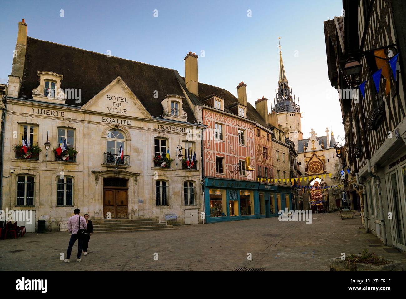 Auxerre, vista sulla città e sul fiume Yonne, Borgogna, Francia. Foto Stock