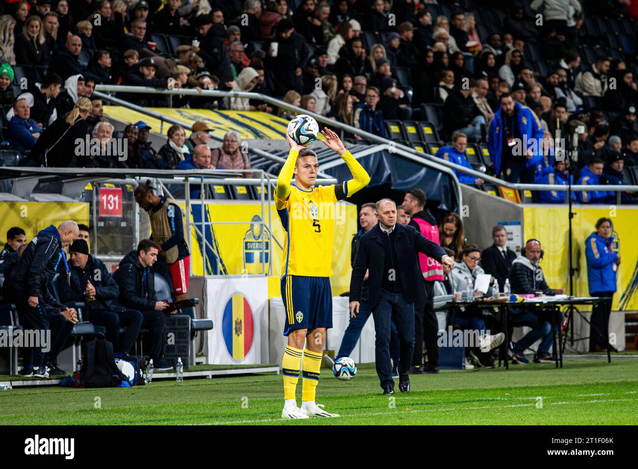 Stoccolma, Svezia. 12 ottobre 2023. Emil Holm (5) è stato visto durante l'amichevole di calcio tra Svezia e Moldavia alla Friends Arena di Stoccolma. (Foto: Gonzales Photo/Alamy Live News Foto Stock