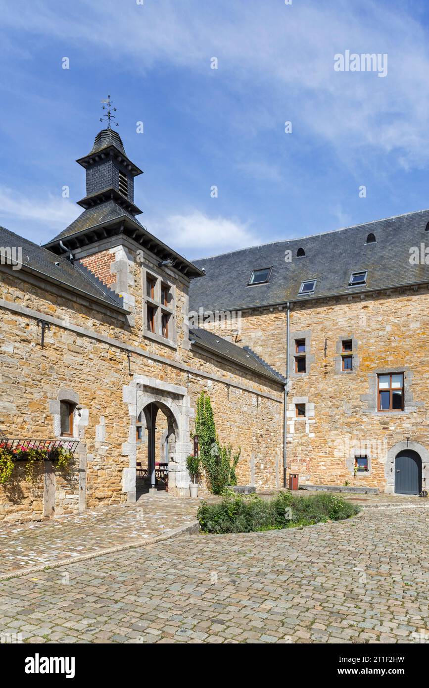 Château-ferme de Courrière, fattoria fortificata del XVII secolo a Courrière vicino Assesse, provincia di Namur, Ardenne belghe, Vallonia, Belgio Foto Stock