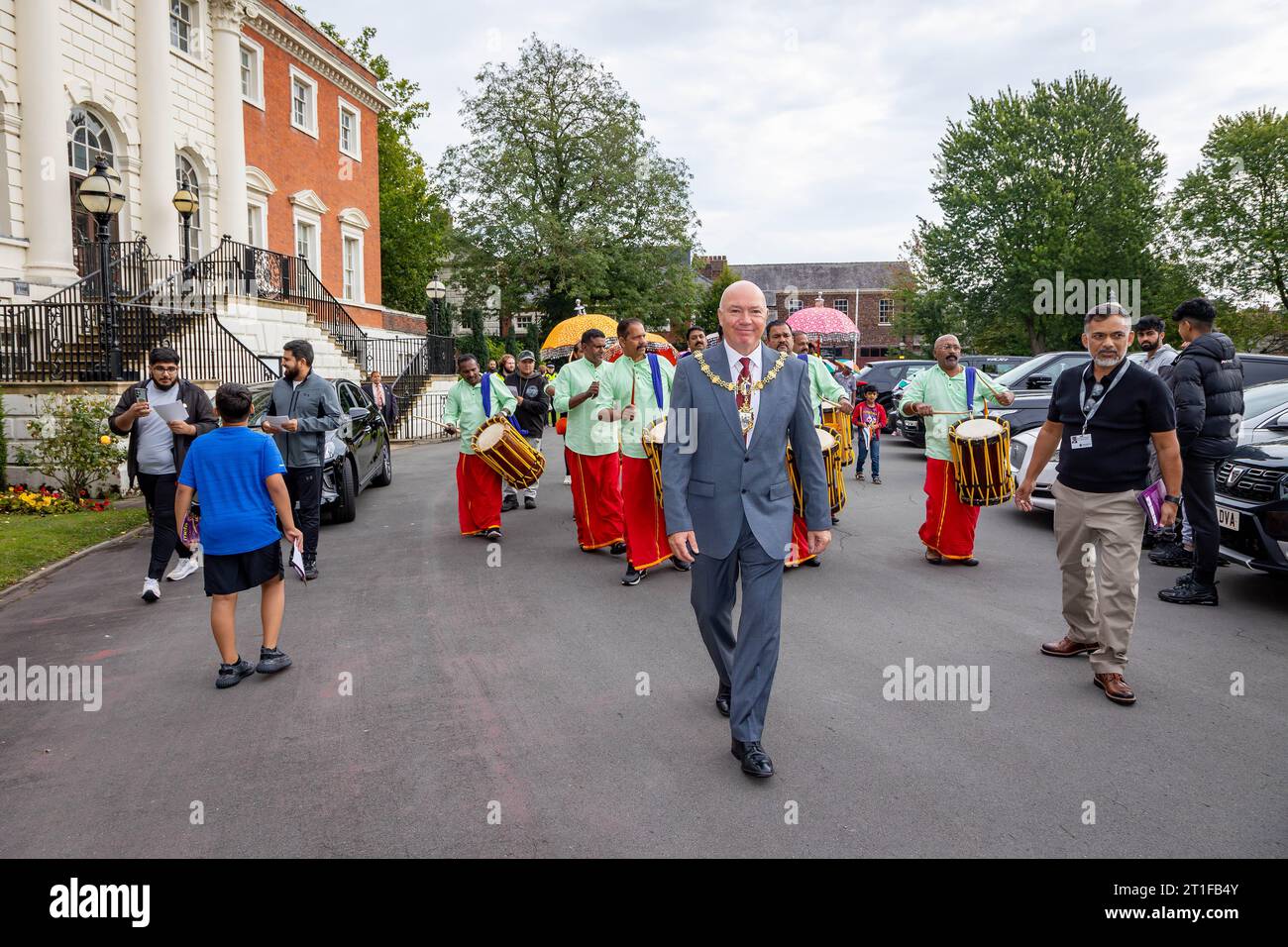 La Warrington Ethnic Communities Association (WECA) ha tenuto il loro festival annuale MELA che costruisce con successo la coesione della comunità e sostiene l'integrazione Foto Stock