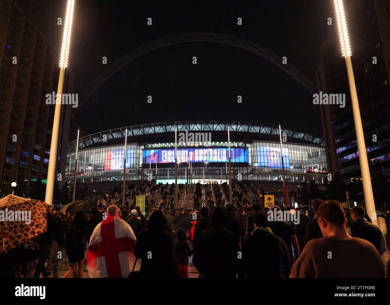 Una vista generale del Wembley Arch non illuminato prima della partita amichevole internazionale allo stadio di Wembley, Londra. La decisione della Football Association di non accendere l'arco di Wembley per rendere omaggio a Israele è stata definita "strabiliante” dal consulente indipendente del governo sull'antisemitismo. Data immagine: Venerdì 13 ottobre 2023. Foto Stock