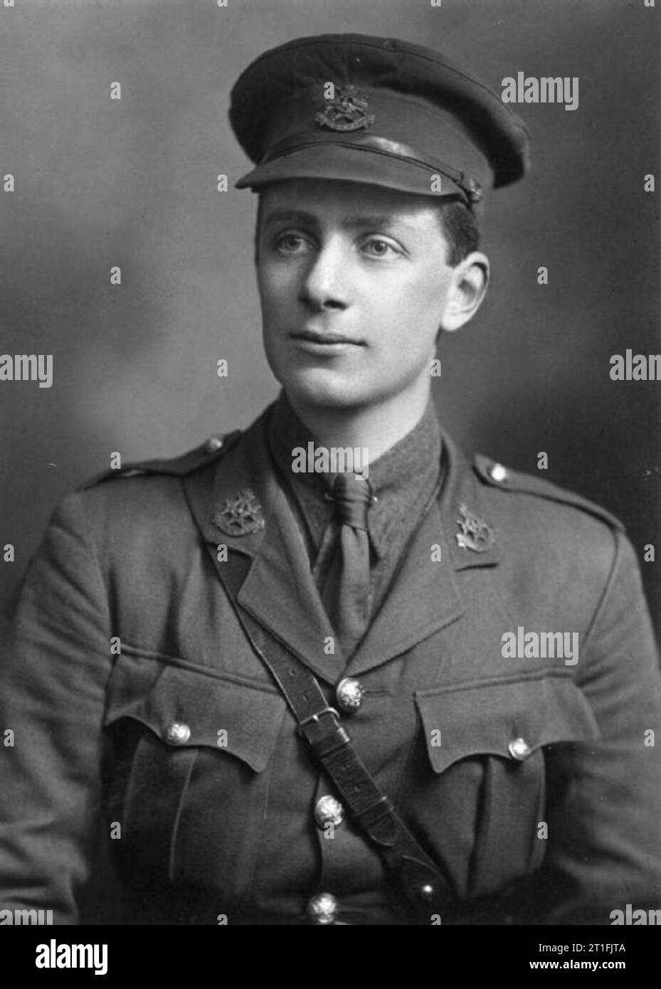 . 5 Battaglione, Sherwood Guardaboschi (Nottinghamshire e Derbyshire reggimento) Tenente carriole era il figlio unico di una famiglia di Nottingham ed è stato premiato con borse di studio a York Scuola e Pembroke College di Oxford. Ha ricevuto la sua commissione in agosto 1917 e fu inviato al fronte occidentale il mese successivo. Lt carriole servito come aiutante da aprile ad agosto 1918 ed è stato premiato con la croce militare. Egli è stato ucciso in azione, di anni 20, mentre comandate e società durante la Battaglia di San Quintino Canal (noto anche come la battaglia per la linea Hindenburg) il 3 ottobre 1918, appena cinque settimane prima del Foto Stock