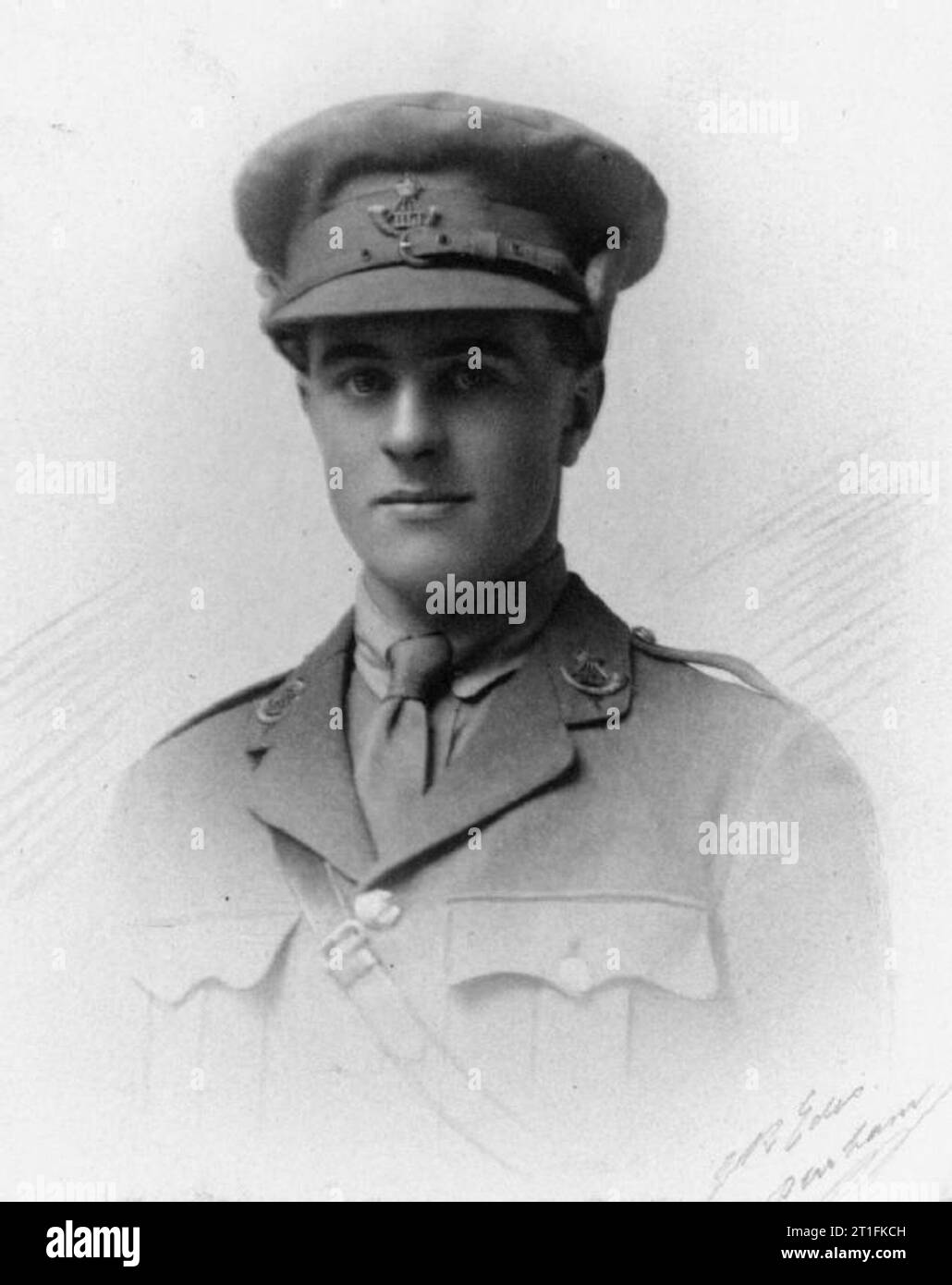 . 7 Battaglione fanteria leggera Durham secondo tenente Frank Calder Tilbrook unita di Grimsby Chums (decimo battaglione, Lincolnshire Regiment) appena ha girato 19 il 3 ottobre 1914. Egli ha accettato una commissione e divenne un sottotenente di 7° Battaglione fanteria leggera Durham, il 1 agosto 1915. Egli è stato attaccato al campo 231st Company, Royal Engineers, come un agente capitano al momento della sua morte. Dopo la formazione presso Houghton-le-molla, partì per la Francia il 10 novembre 1916. Egli è stato ucciso in azione il 10 aprile 1918, 22 anni. Egli è sepolto a Haverskerque cimitero britannico in Francia. Facce Foto Stock