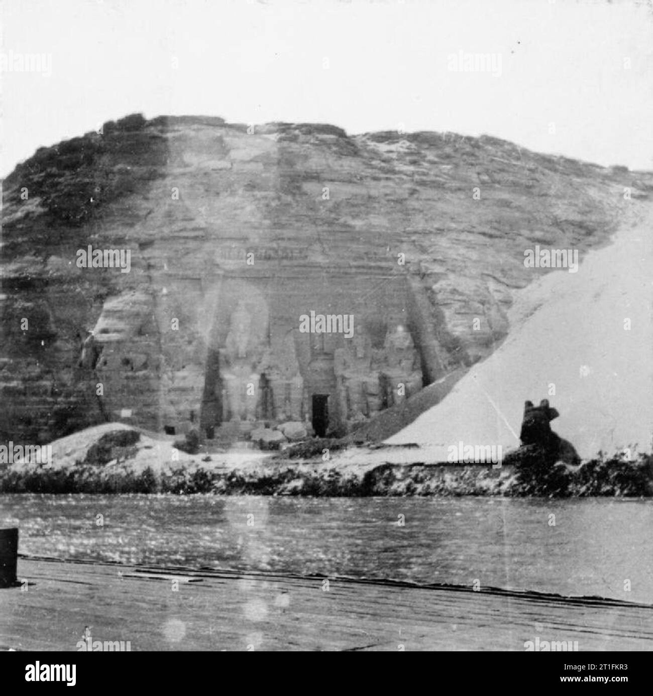 Generale Kitchener e la Anglo-egiziano campagna del Nilo, 1898 i colossali statue ad Abu Simbel, visto dal fiume Nilo in Egitto. Foto Stock