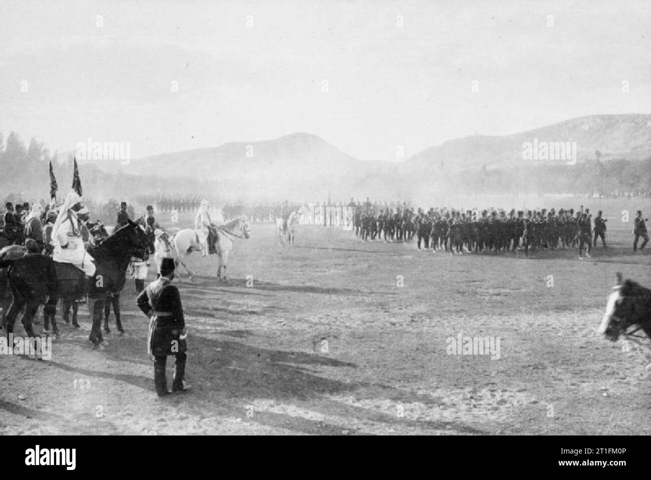 La Germania prima della Prima Guerra Mondiale 1890 - 1914 La visita del Kaiser Guglielmo II e Kaiserin Auguste alla Palestina nel 1898. Il Kaiser prende il saluto ad una parata di Damasco. Fotografia da una collezione personale compilato dal Kaiserin e presentato da lei a Hugh, 5° Conte di Lonsdale. Foto Stock