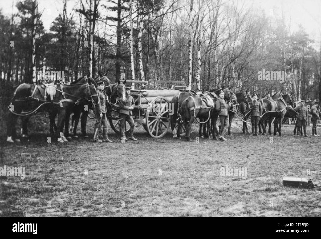 Aeromobili e palloncini utilizzati da alcuni dei pionieri dell'aria che erano contemporaneo con Samuel Franklin Cody. Un team di cavalli e di un carrello contenente idrogeno cilindri. Foto Stock