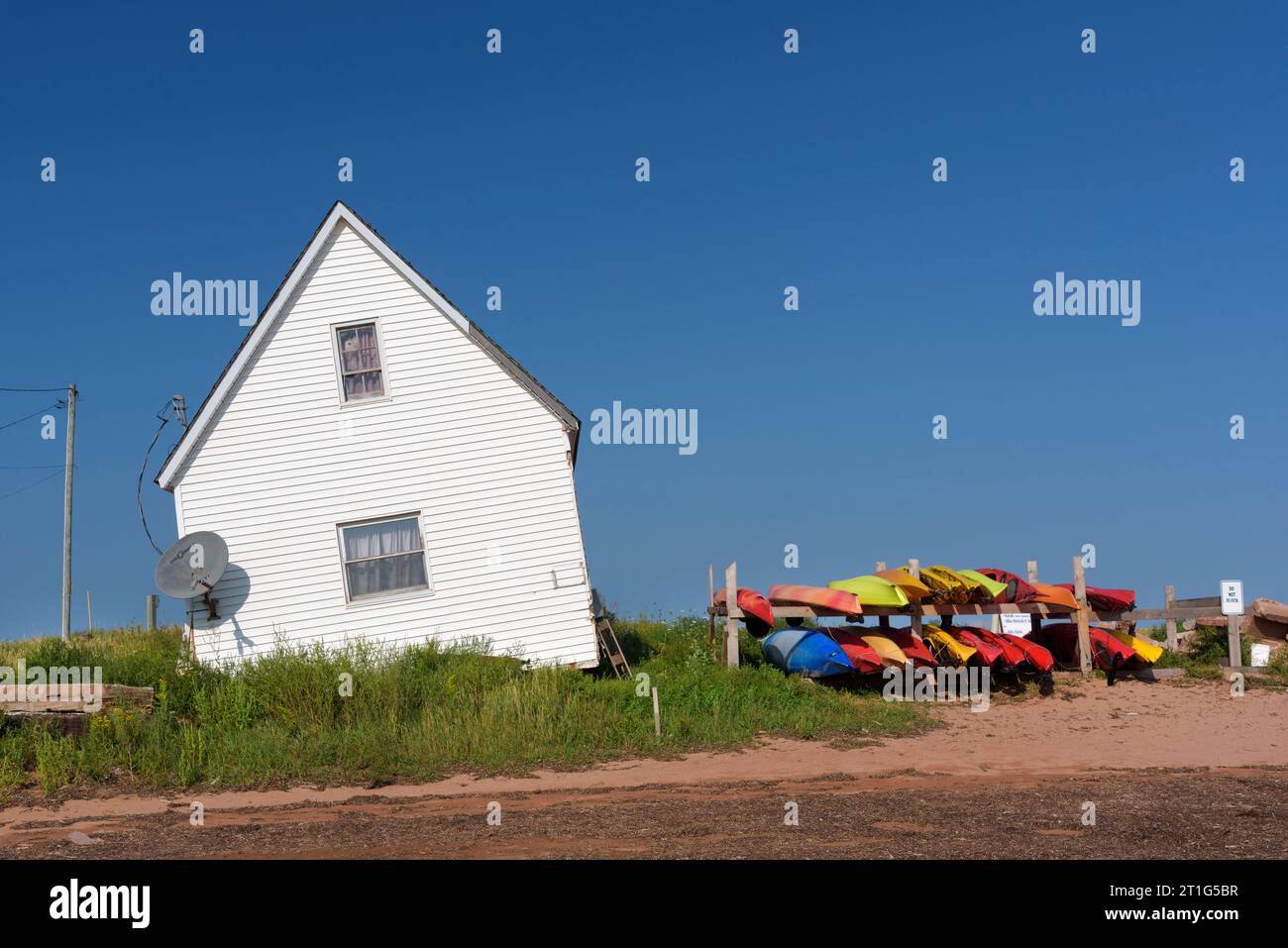 Un cottage ha spazzato via la sua fondazione dalla tempesta post-tropicale Fiona nell'autunno del 2022. Porto di Rustico Nord, Isola del Principe Edoardo, Canada Foto Stock