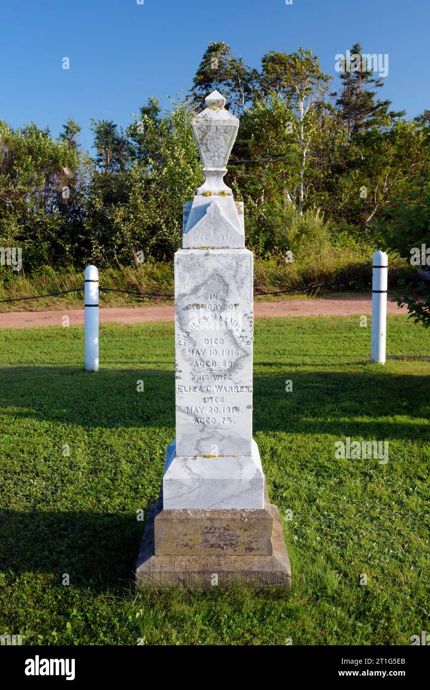 Monumento funebre nel cimitero di MacMillan, West Covehead, Prince Edward Island, Canada Foto Stock
