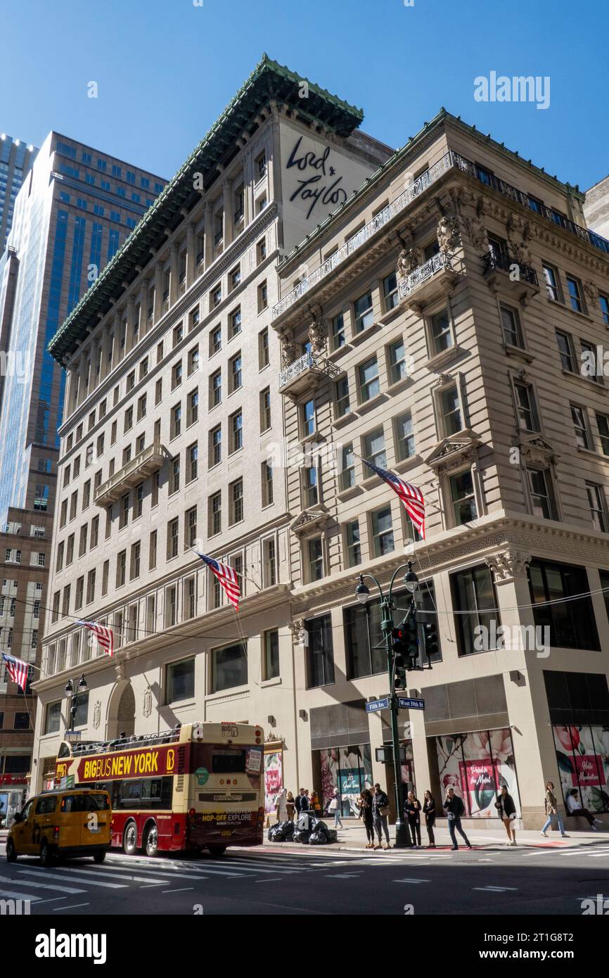 L'edificio storico Lord & Taylor della Fifth Avenue è stato restaurato, New York City, USA 2023 Foto Stock