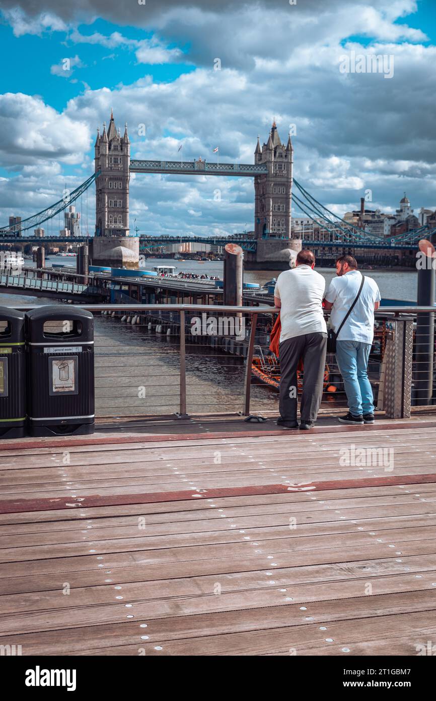 Vista sul Tower Bridge, Londra Foto Stock
