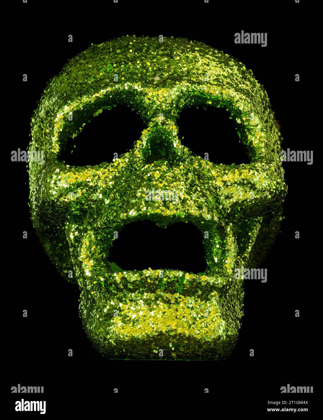 Decorazione del teschio in resina verde glittered Halloween Large Foto Stock