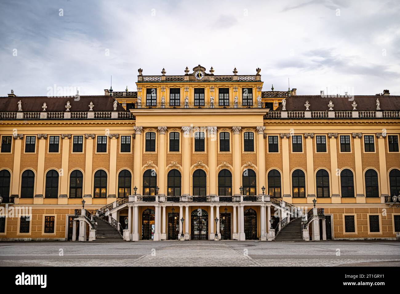 Una vista esterna del Palazzo Schonbrunn situato a Vienna, Austria Foto Stock