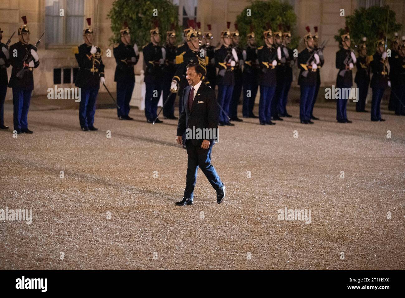 Parigi, Francia. 13 ottobre 2023. Il Sultano del Brunei, Haji Hassanal Bolkiah Mu'izzaddin Waddaulah al Palazzo Elysee. Parigi, Francia, 13 ottobre 2023 foto di Jeremy Paoloni/ABACAPRESS.COM Credit: Abaca Press/Alamy Live News Foto Stock