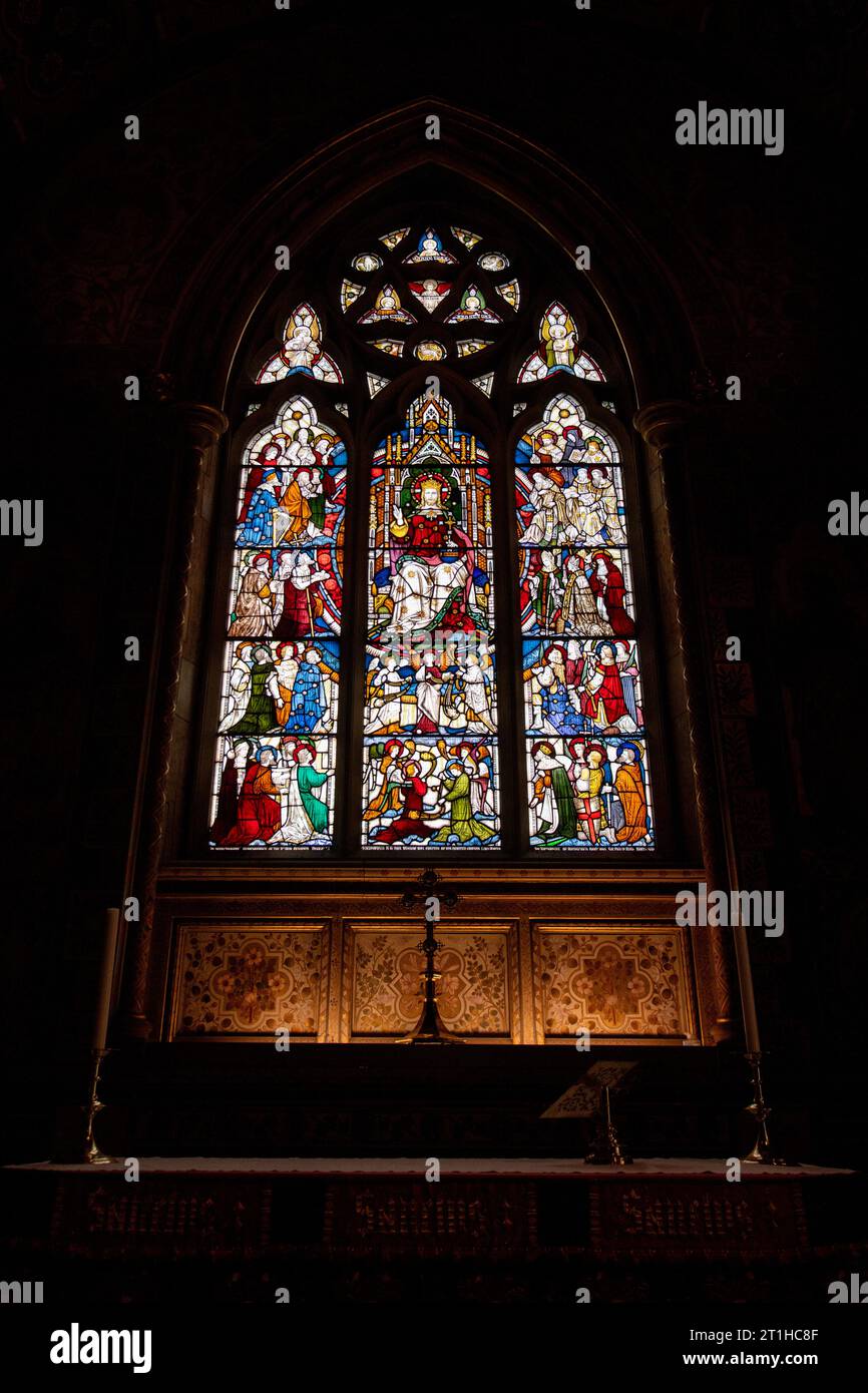 Christ in Majesty, vetrata colorata, St Michael & All Angels Church, Hughenden Valley, High Wycombe, Buckinghamshire, Inghilterra, REGNO UNITO Foto Stock
