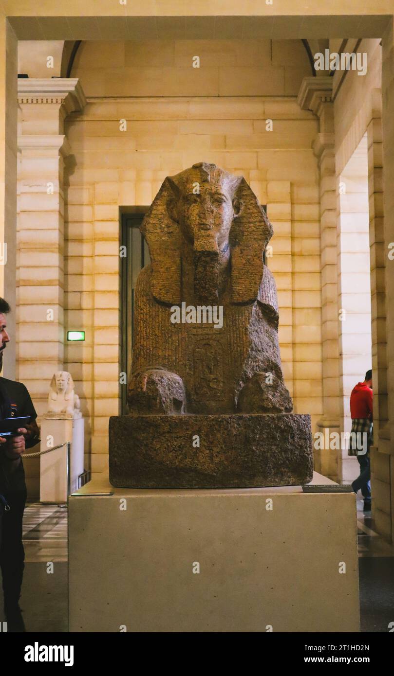 Scultura della Sfinge al Museo del Louvre di Parigi, Francia. Galleria egiziana del Louvre. Foto Stock