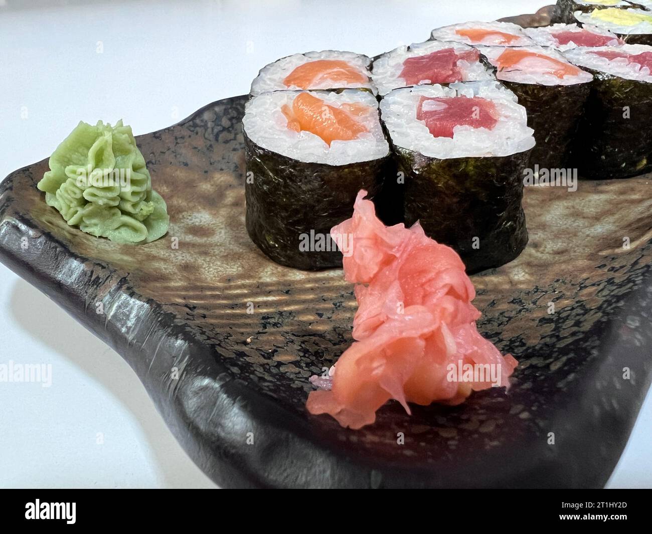 piatto di sushi in un ristorante Foto Stock