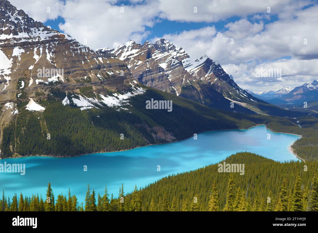 Il lago Peyto è un lago alimentato da ghiacciai nel Banff National Park, nelle Montagne Rocciose canadesi. Il lago stesso è vicino all'Icefields Parkway. Foto Stock