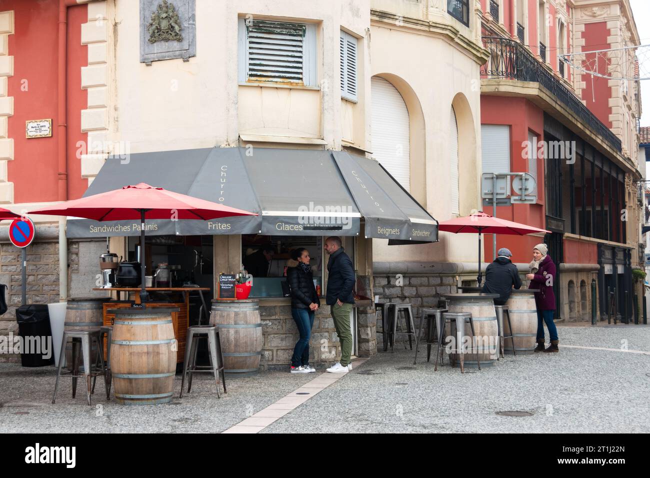 bar nel centro di saint jean de luz, francia Foto Stock