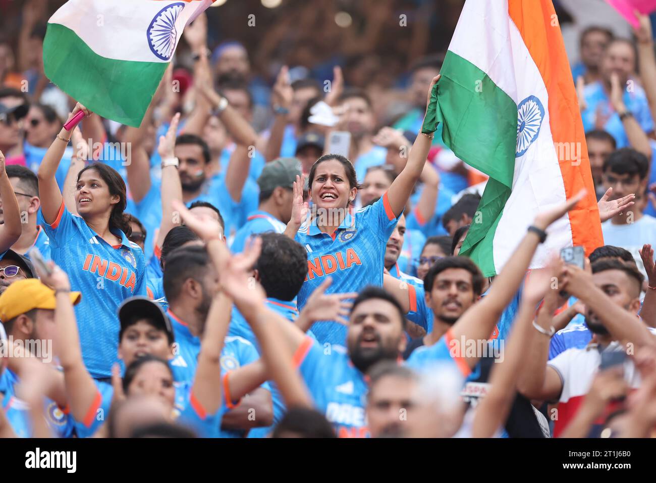 ICC Men's Cricket World Cup INDIA 2023: I INDIA VS PAKISTAN : l'India ha vinto il lancio e ha deciso di schierarsi.PAKISTAN. Il Pakistan era tutto fuori per il 191 e l'India ha bisogno di 192 corse in 50 over credito: Seshadri SUKUMAR/Alamy Live News Foto Stock