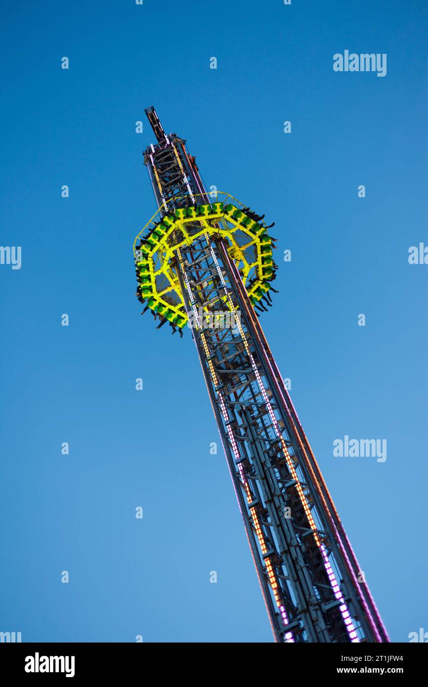 Torre a goccia, giro gratuito in autunno al Funfair di Londra Foto Stock