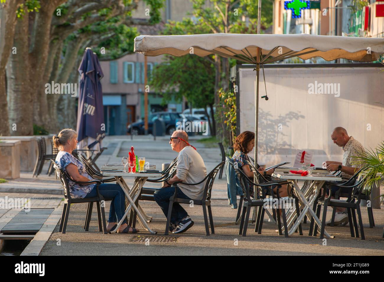 Gli ospiti potranno gustare una cena nella città di Quillan, Aude. Foto Stock