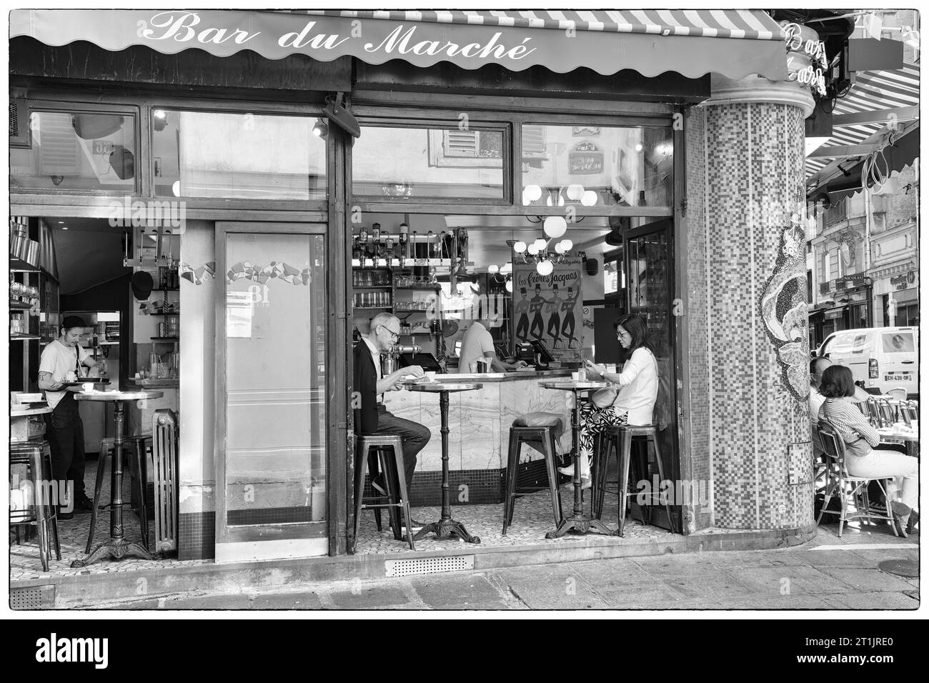 Corner Cafe nel quartiere le Marais, Parigi, Francia Foto Stock