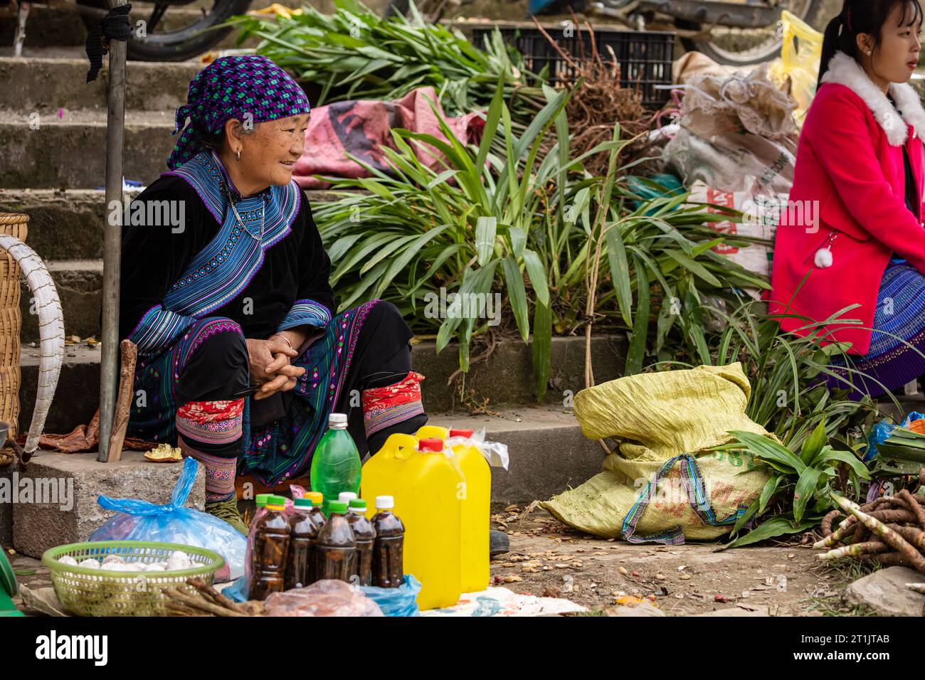 Gente del mercato Bac ha nel Vietnam del Nord Foto Stock