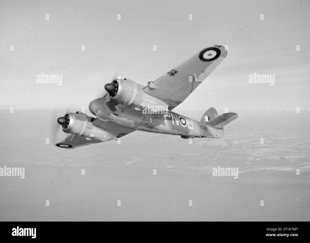 Aerei della Royal Air Force 1939-1945- Bristol Beaufighter. Beaufighter Mark se, R2198 "PN-B', di n. 252 Squadrone RAF basato a Chivenor, Devon, in volo al largo. Foto Stock