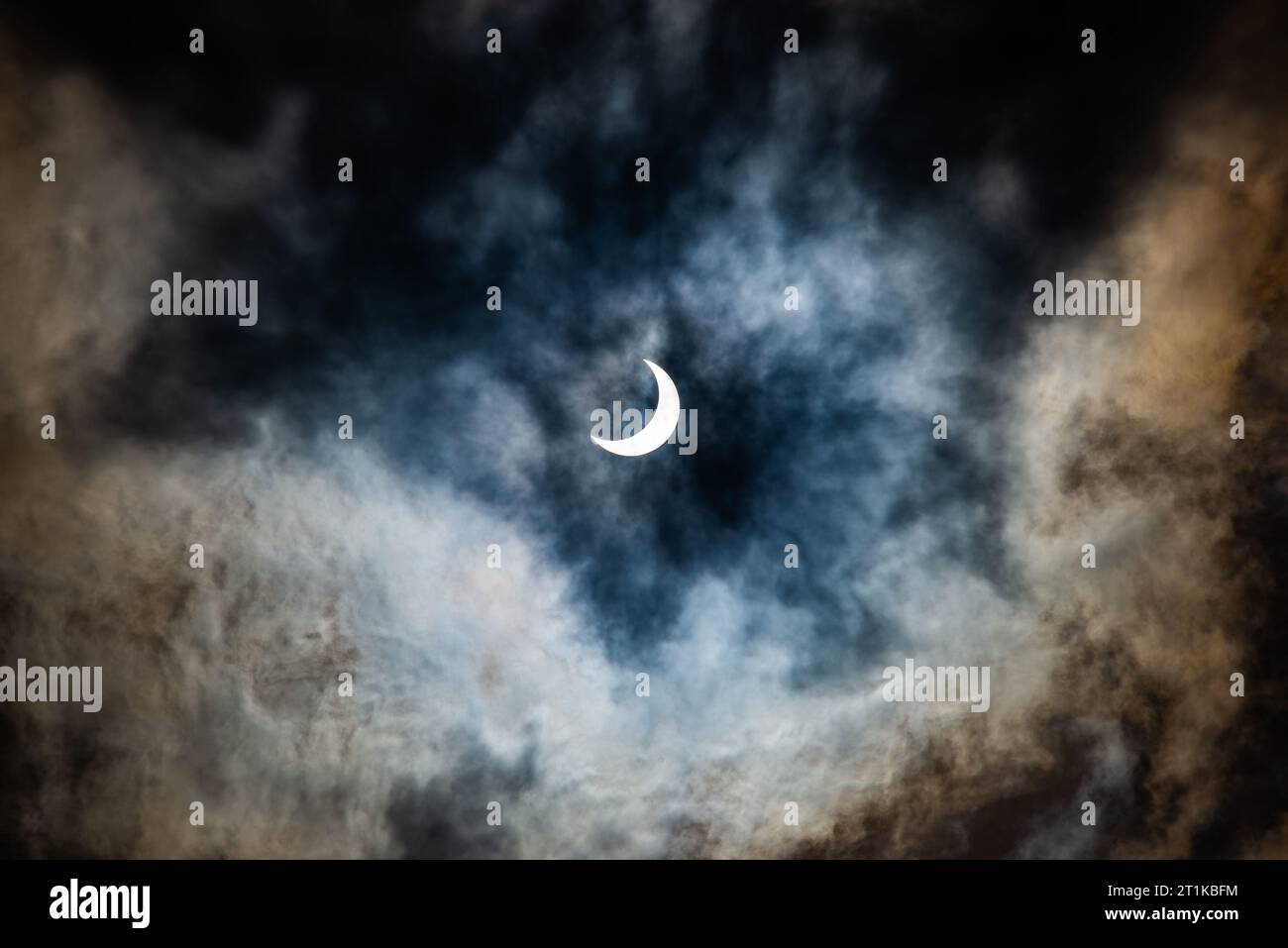 Eclissi solare anulare a città del Messico, 14 ottobre 2023 da Condesa e Roma Norte Foto Stock