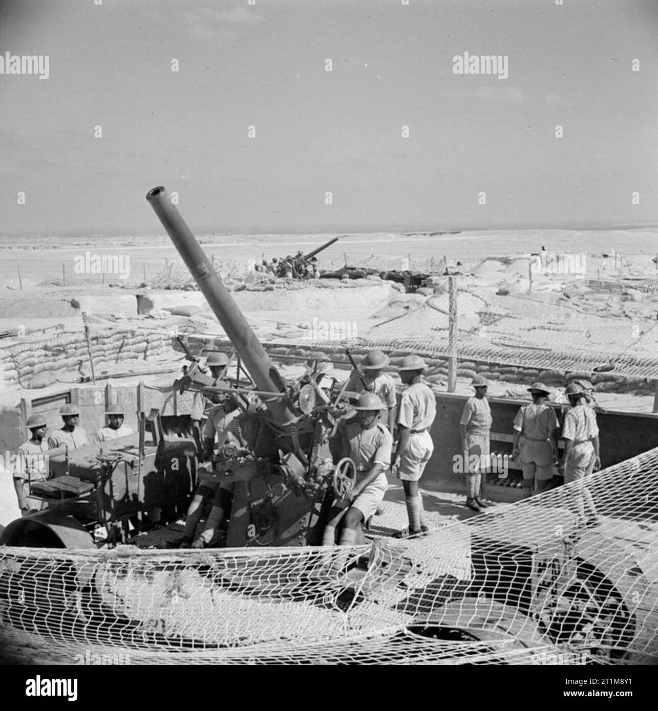 L'esercito britannico in Nord Africa 1942 3 pollici pistola di difesa contraerea in un ben protetto gun pit, Egitto, ottobre 1942. Foto Stock