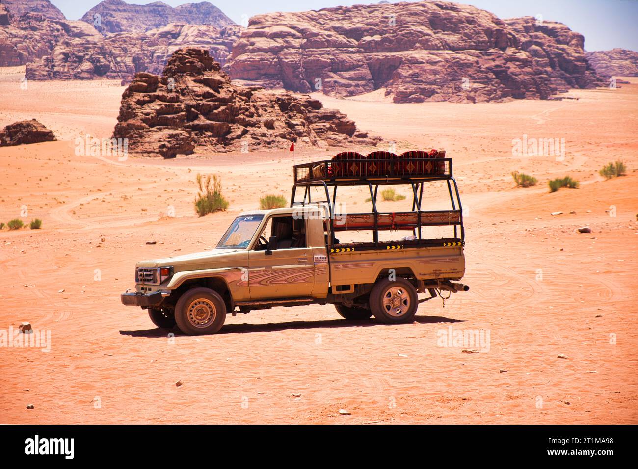 Sands and Stars: Wadi Rum Chronicles Foto Stock