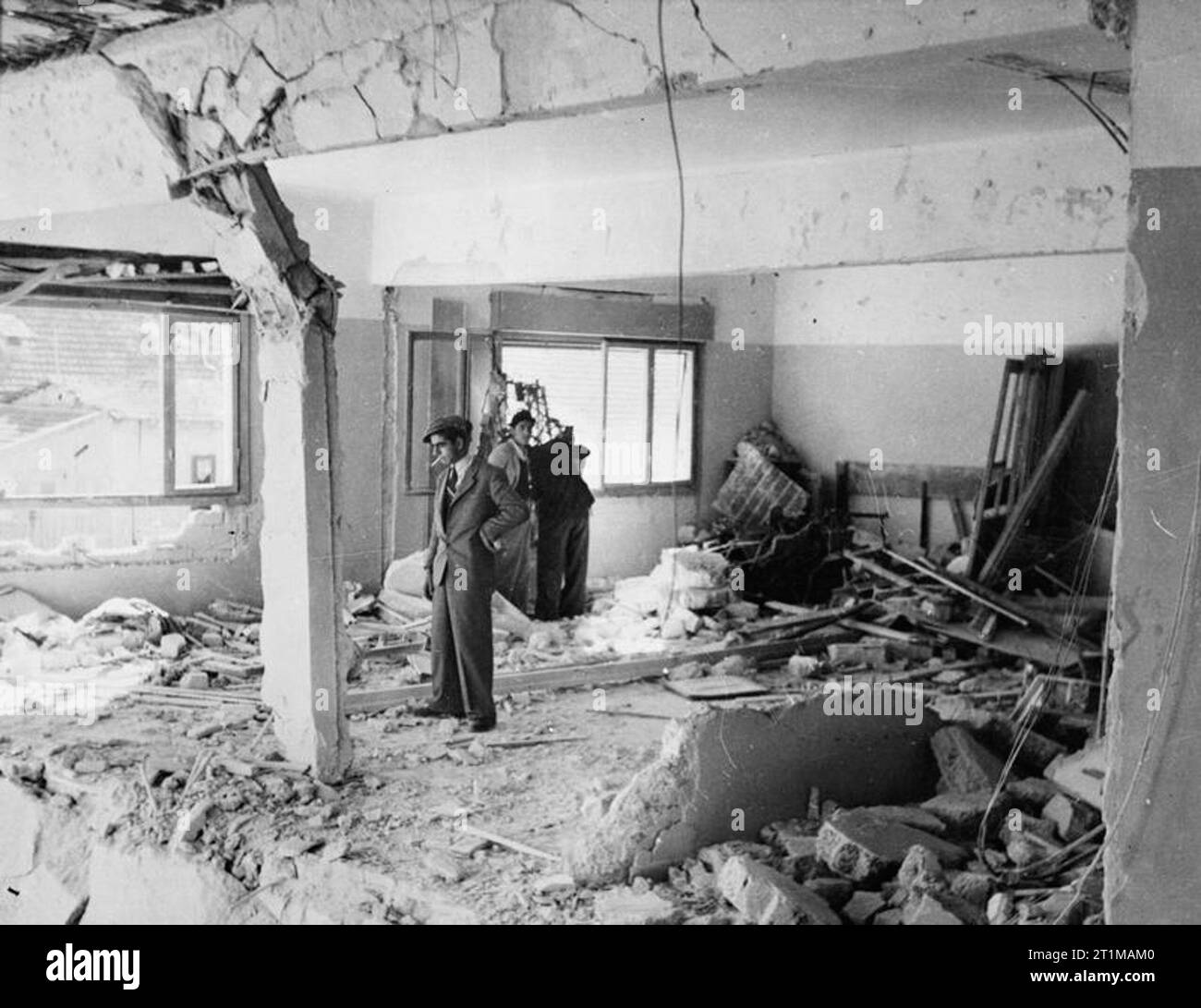 Le forze britanniche in Medio Oriente, 1945-1947 vista interna del danno fatto da una bomba terrorista a una stazione di polizia in Jaffa. Foto Stock