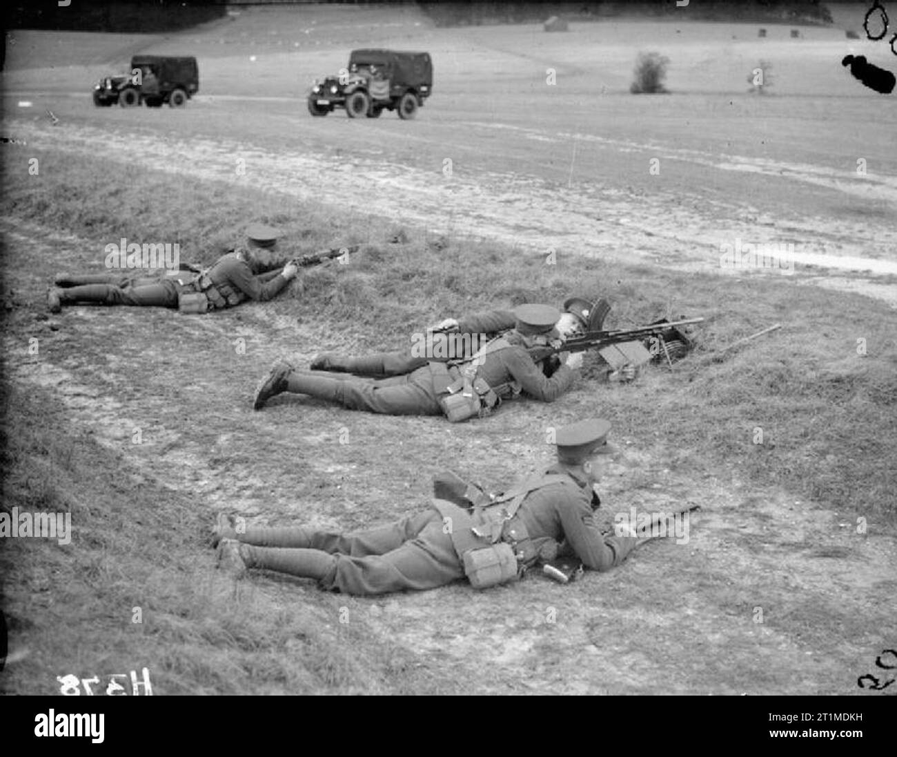 L'Esercito Britannico nel Regno Unito 1939-45 un guardie scozzesi Bren gun team e rifleman in formazione sulla Piana di Salisbury, 1939. Foto Stock