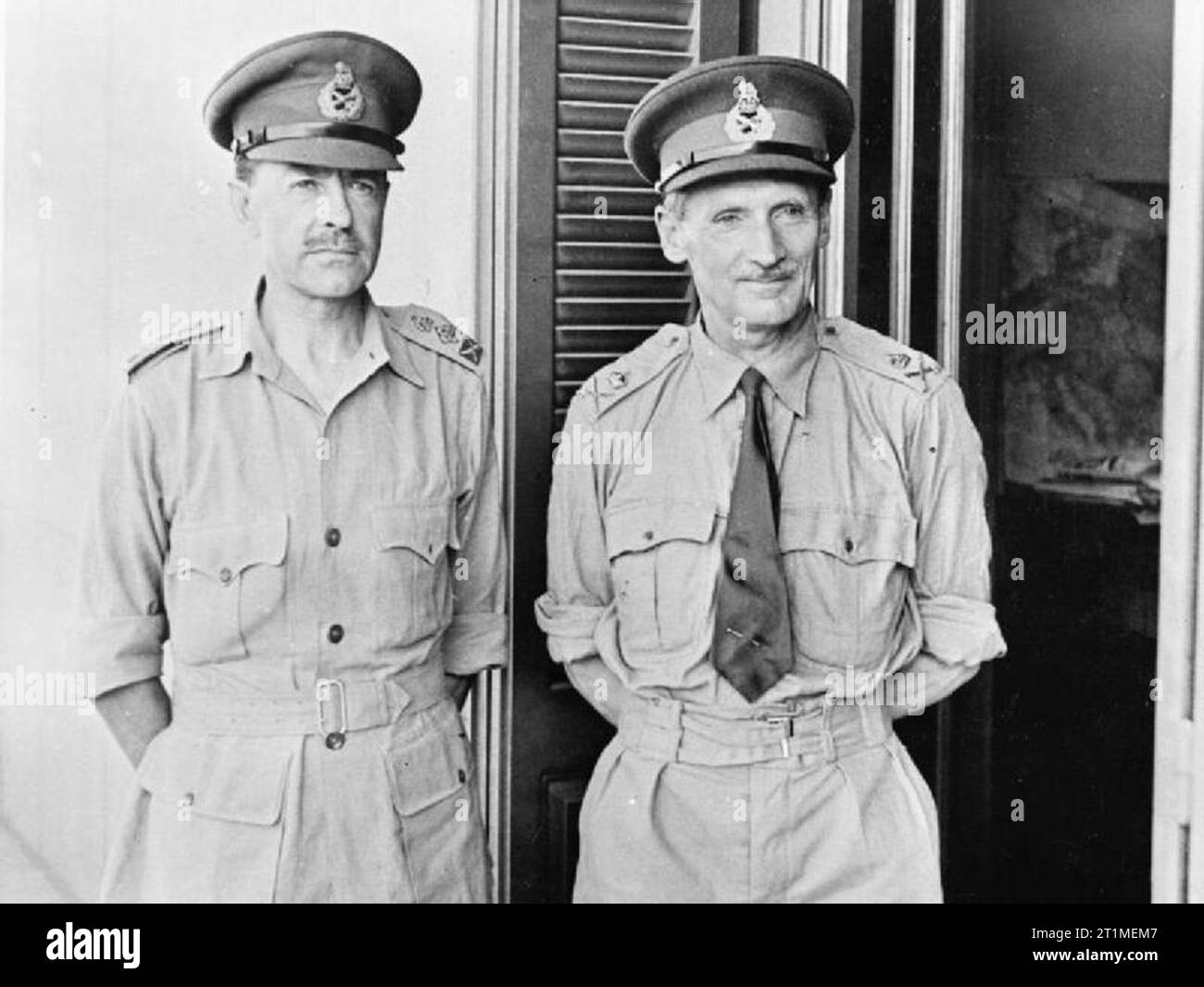 La campagna in Nord Africa 1940-1943- personalità generale il Hon Sir Harold Alexander e il Tenente Generale Bernard Law Montgomery fotografato sui loro rispettivi incarichi come Comandante in Capo, il Medio Oriente e il Comandante generale della Ottava Armata. Foto Stock