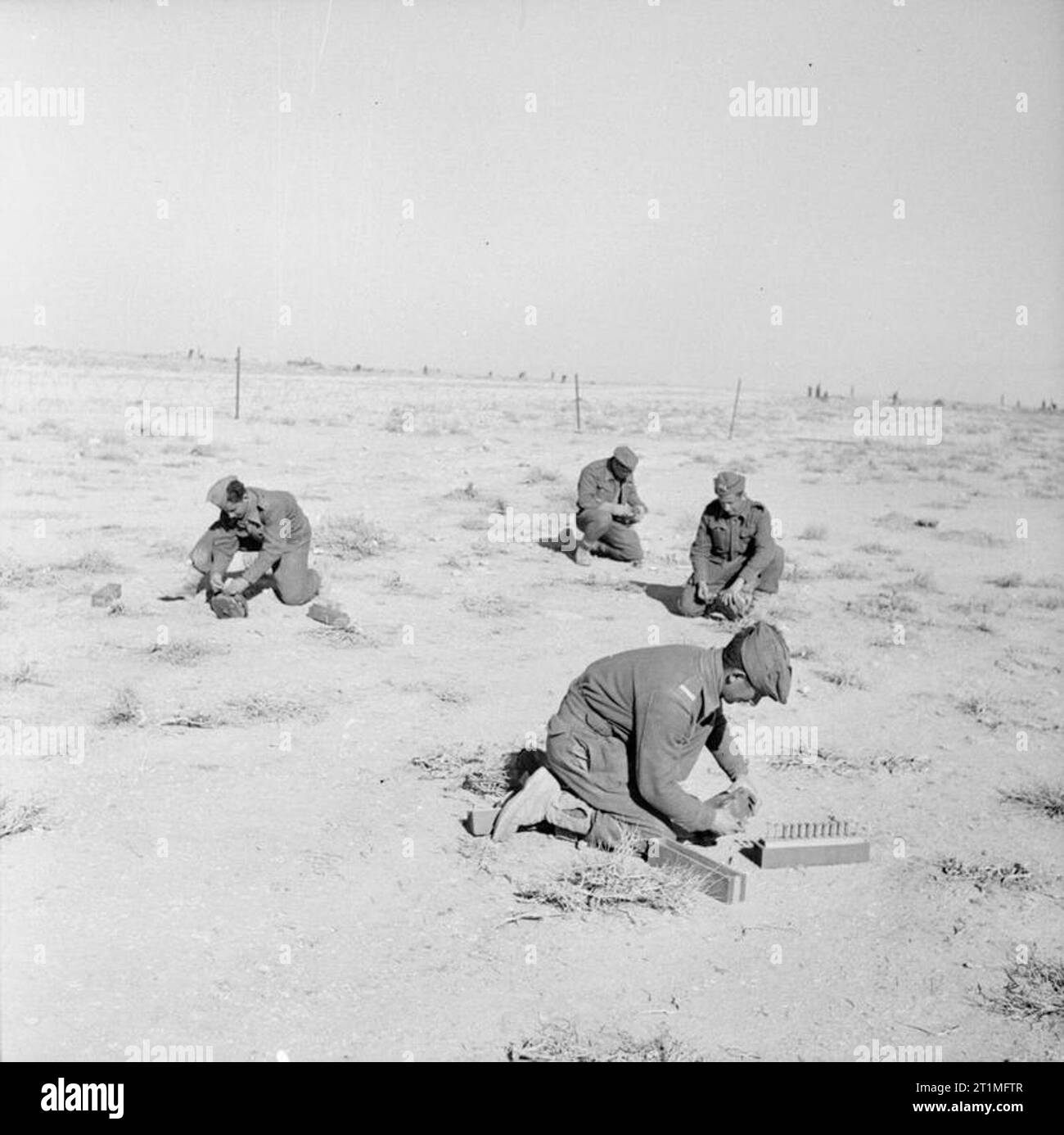 L'esercito polacco nel Deserto Occidentale della campagna 1940-1942, queste foto scattate all'estremo in avanti posizioni intorno Carmuset er Regem Karmusat (ar) Rijam zona vicino a Gazala, mostra di fanteria e unità di artiglieria del polacco indipendente fucili dei Carpazi Brigata rivolta verso il tedesco e le forze italiane. Foto Stock