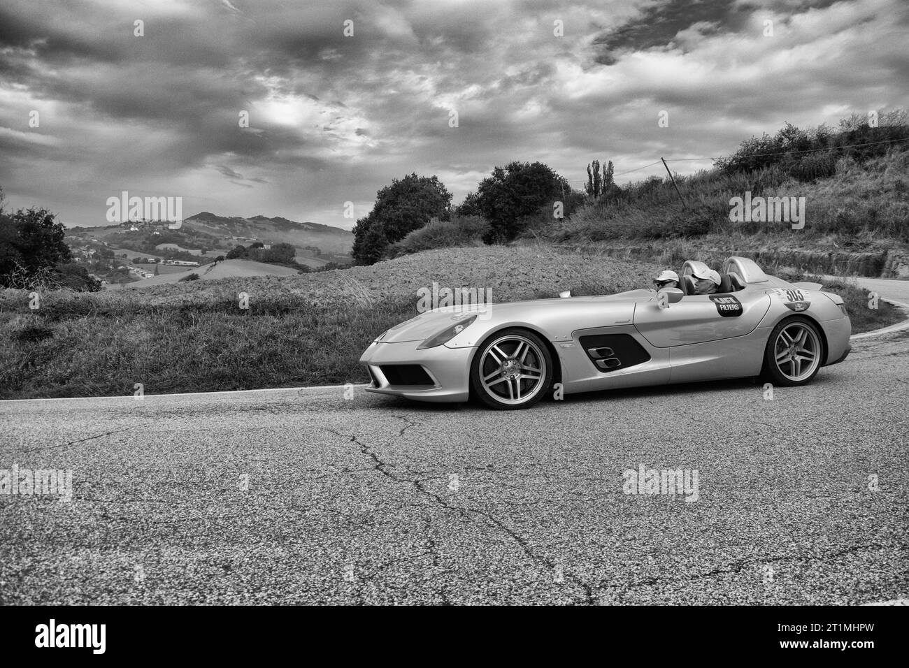 Tavoleto , Italia - settembre 16 - 2023 : Mercedes SLR Strling Moss Edition 2009 in coppa nuvolari vecchia corsa Foto Stock