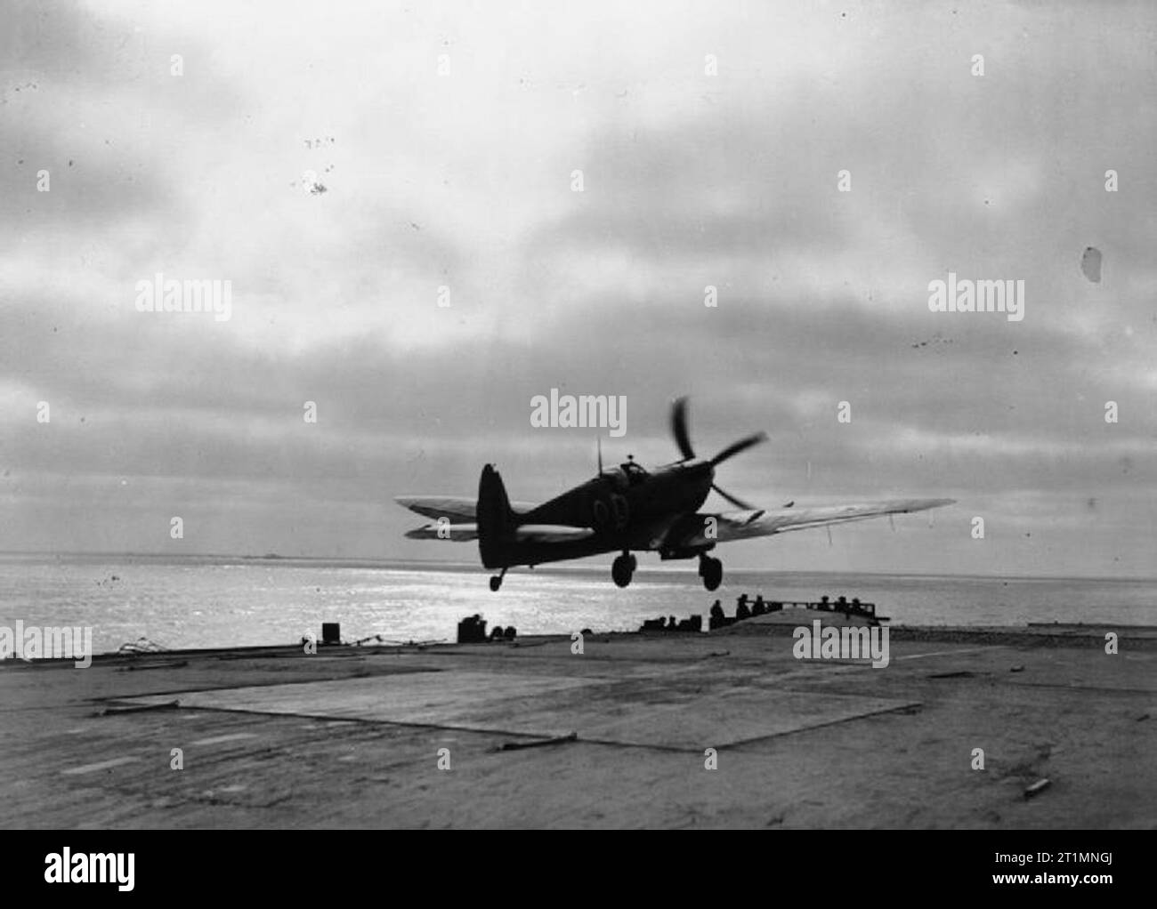 La Royal Navy durante la Seconda guerra mondiale Un Supermarine Seafire decollare dal vettore HMS FURIOUS. Foto Stock