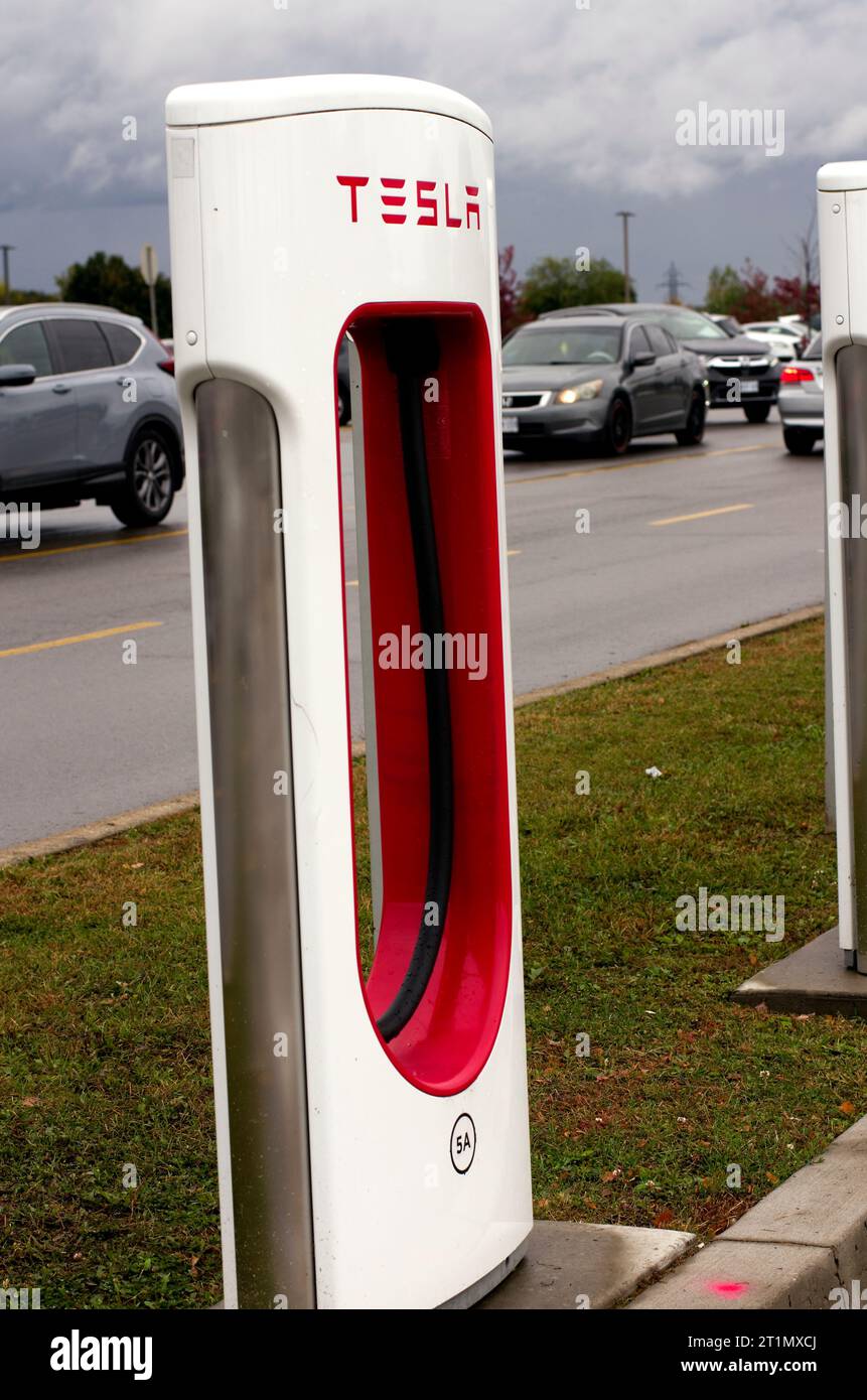 Auto elettrica della stazione di carica Foto Stock